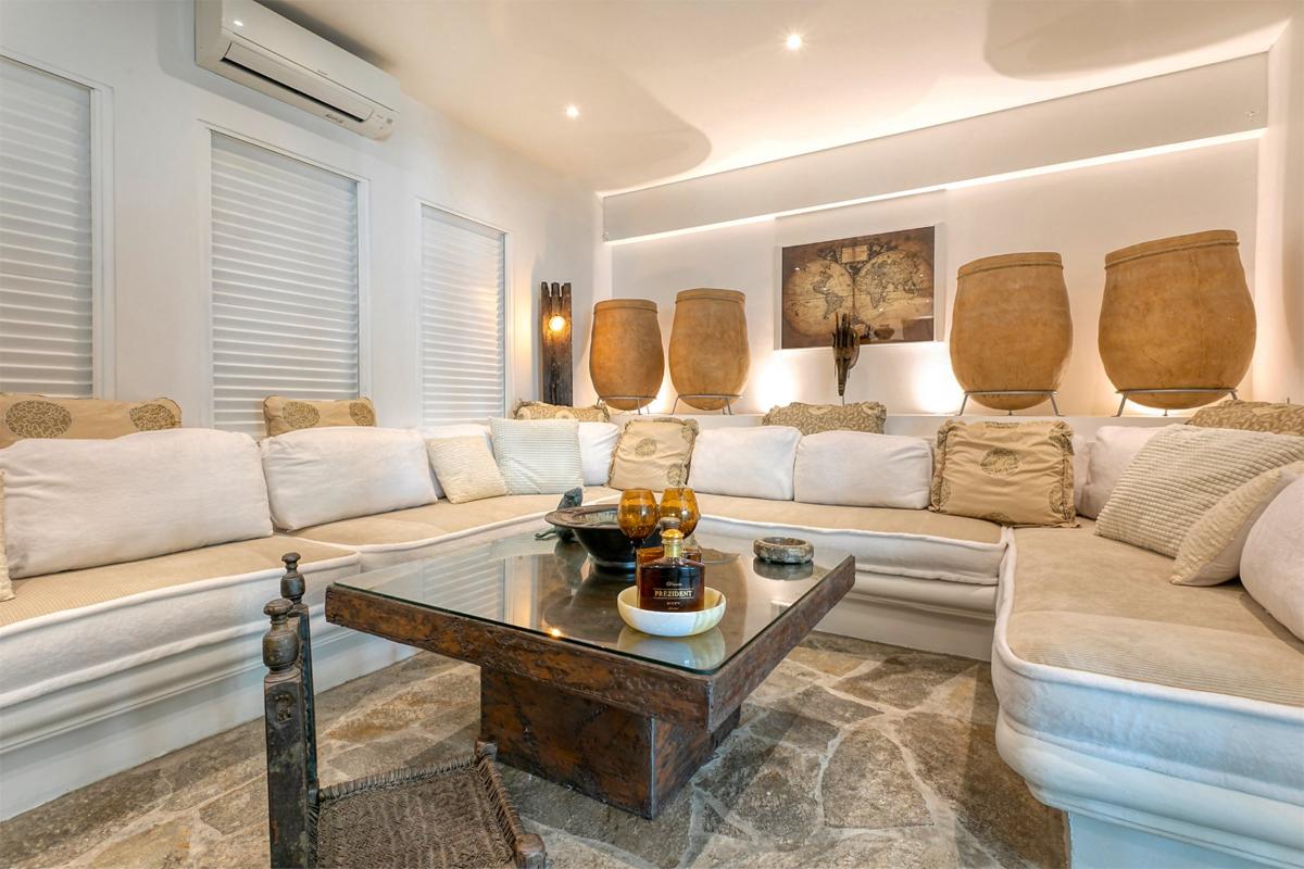St Martin beachfront luxury villa rental - TV room